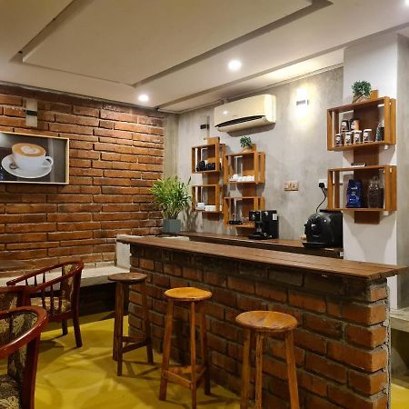 韦利格默 Cafe And Pub By Yasri酒店 外观 照片