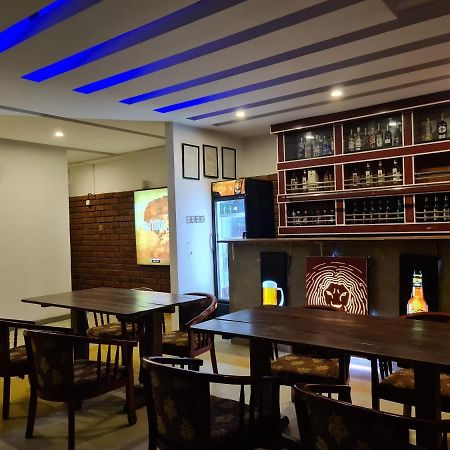 韦利格默 Cafe And Pub By Yasri酒店 外观 照片