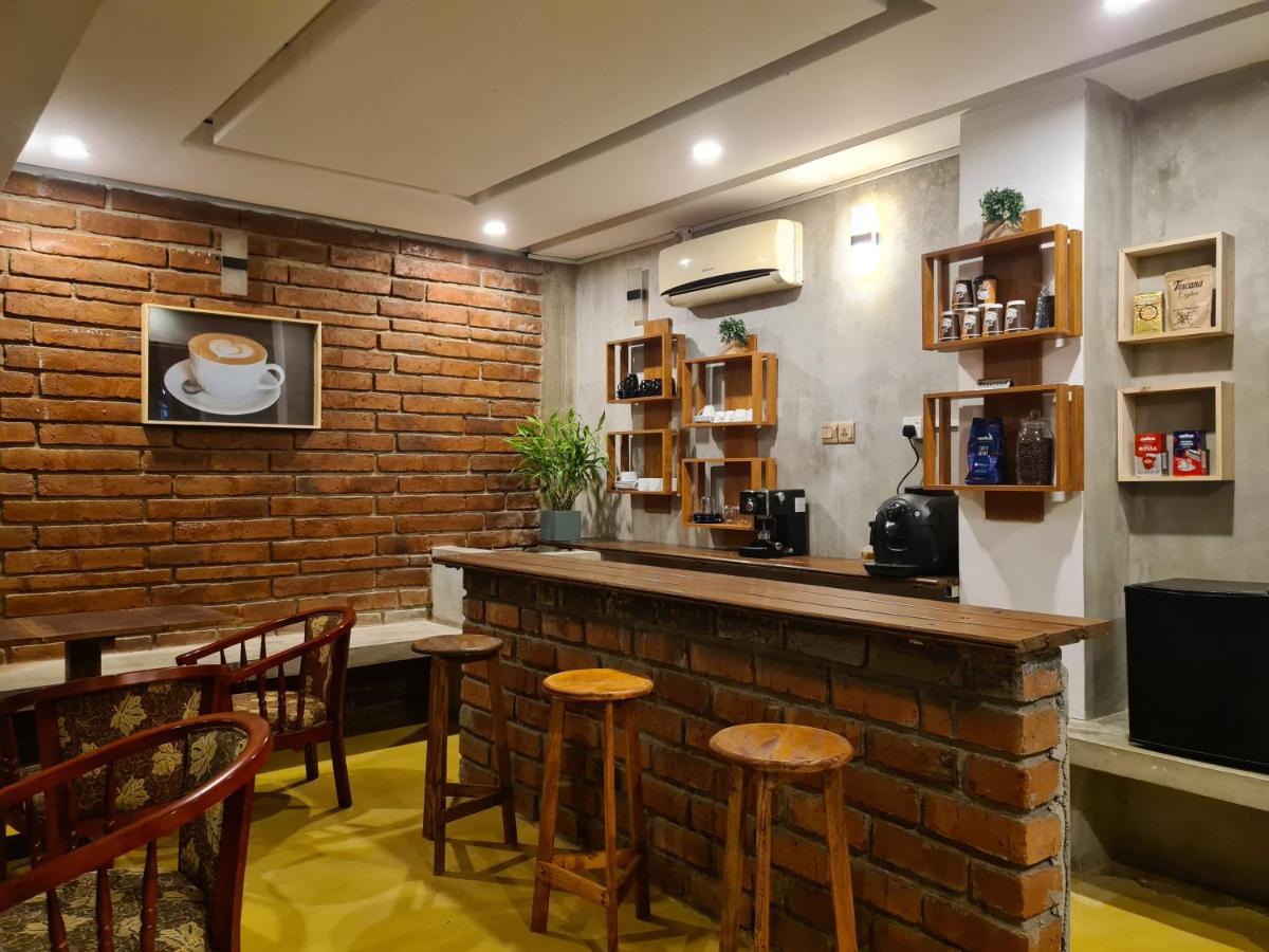 韦利格默 Cafe And Pub By Yasri酒店 外观 照片